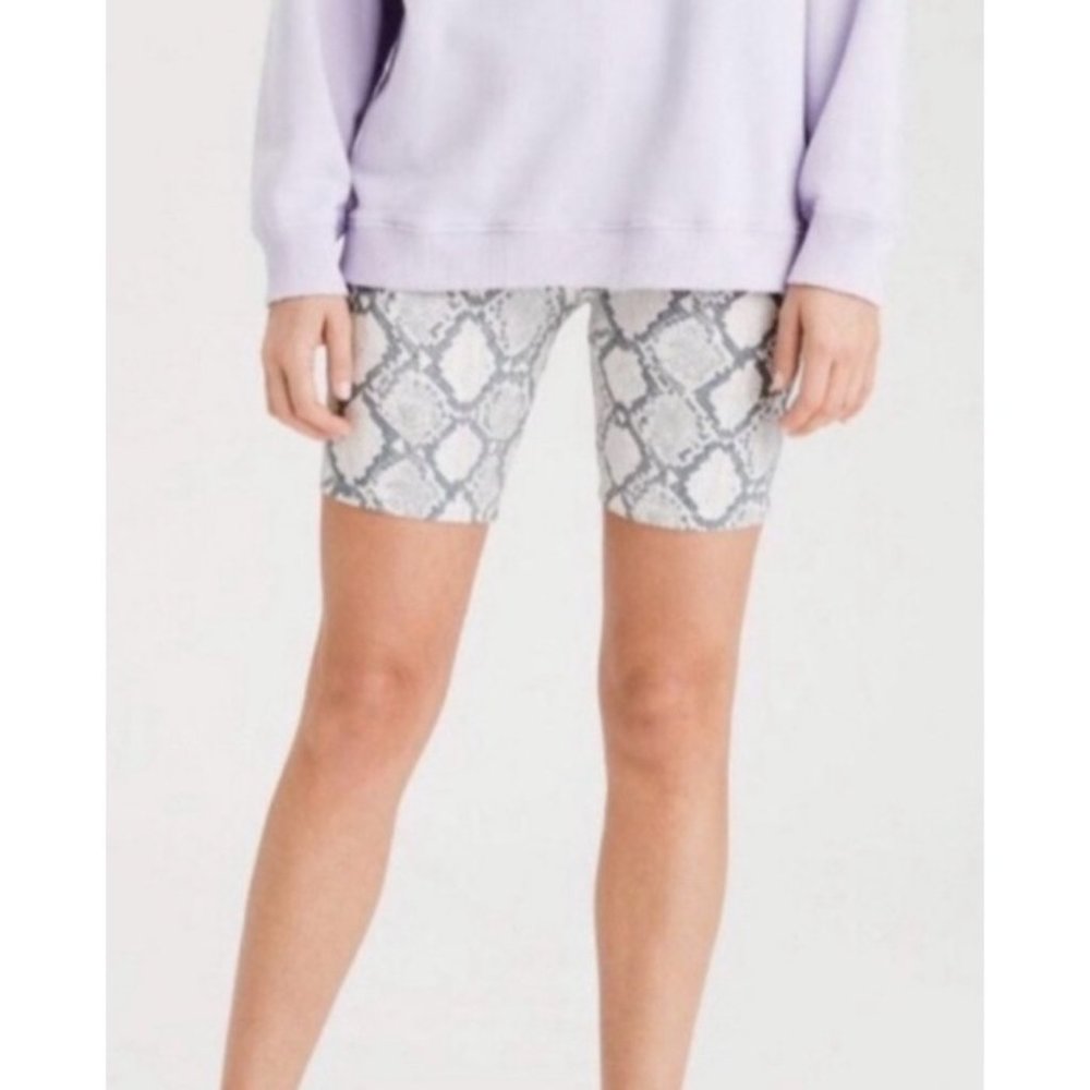 American Eagle Snakeskin Bike Shorts Size Large L Gray White Stretch High Rise